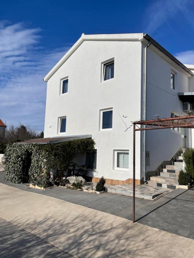 Apartments Frigan Maslenica Kültér fotó