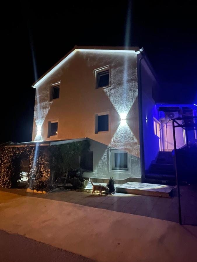 Apartments Frigan Maslenica Kültér fotó